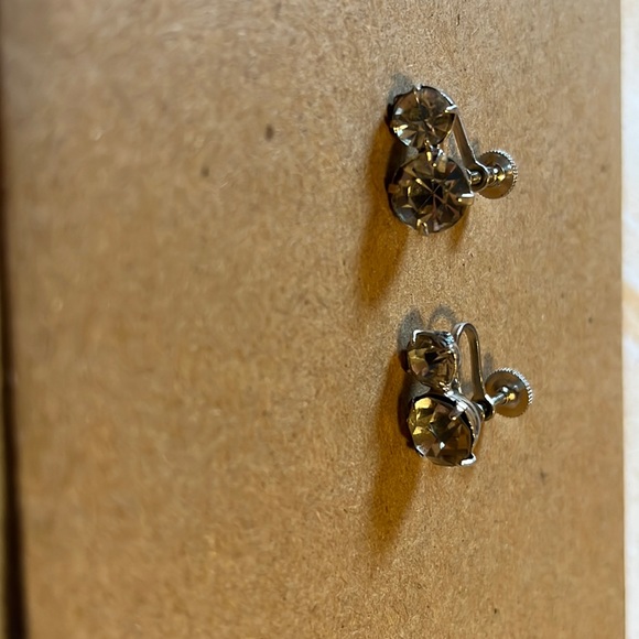 Crystal Post earrings - Picture 3 of 4